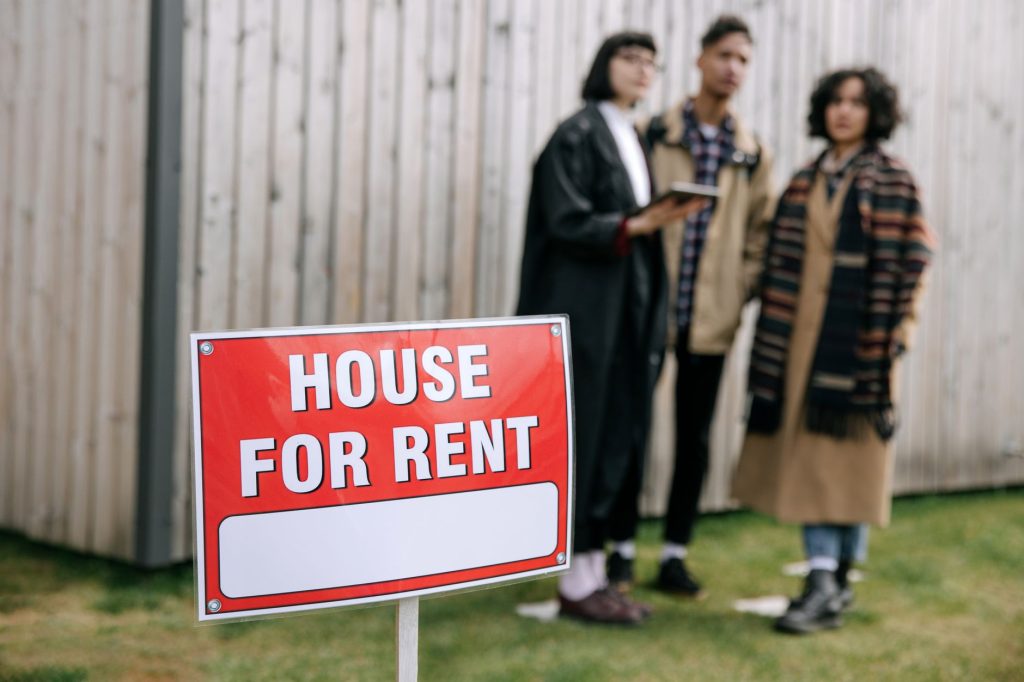 Swindon Tenants Admit Last-Minute Cleaning Panic Is Rising